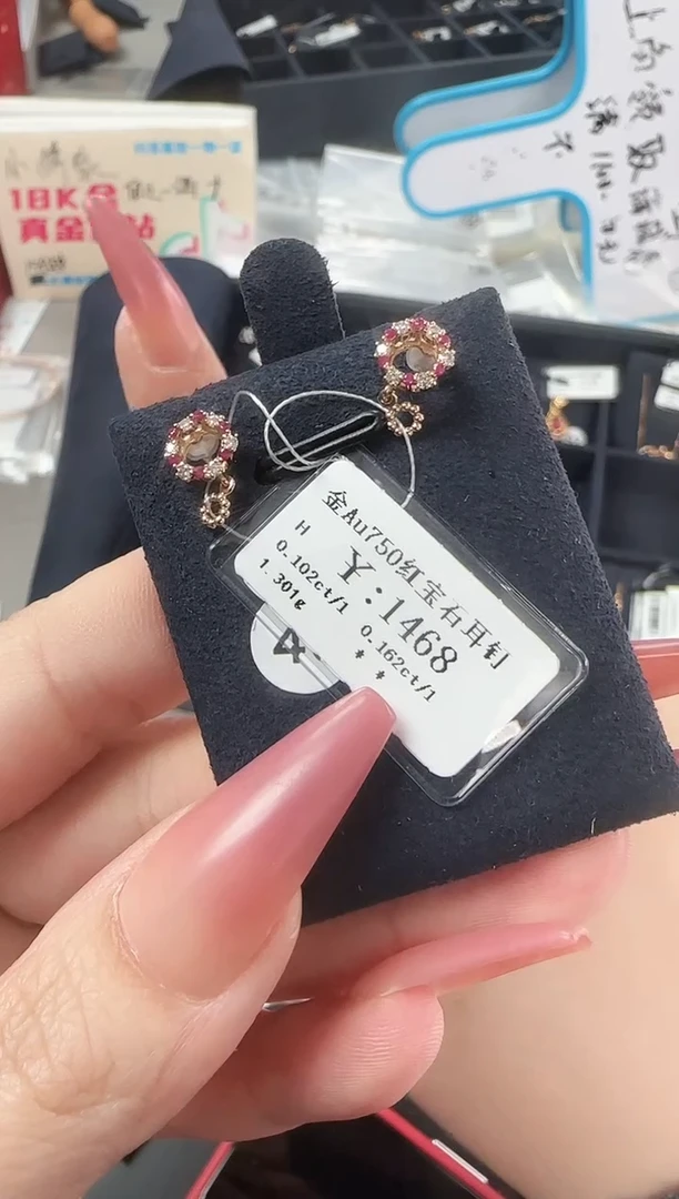 【闪购商品】红宝石耳饰18K金镶嵌B2599908901660