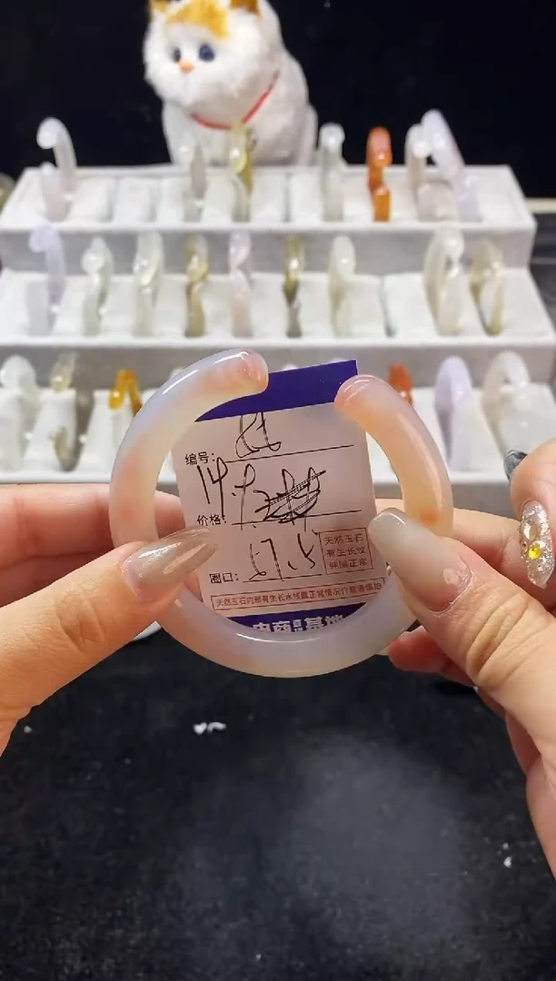 玛瑙/玉髓手镯未镶嵌55