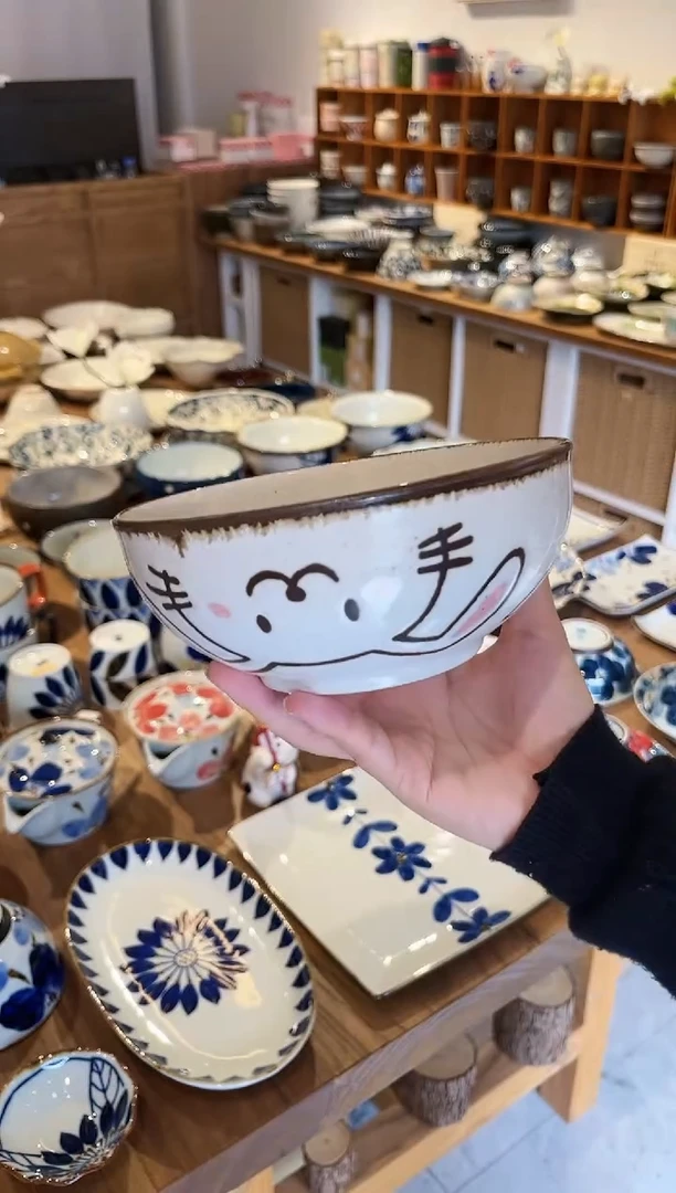 瓷片粉色兔兔面碗