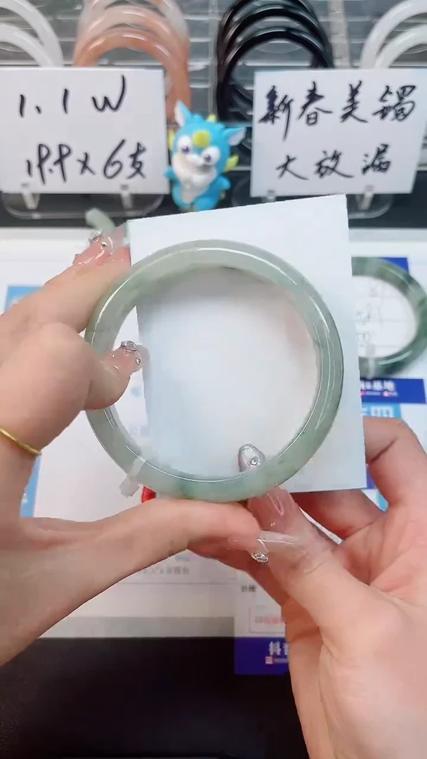 【闪购商品】石英质玉手镯未镶嵌82