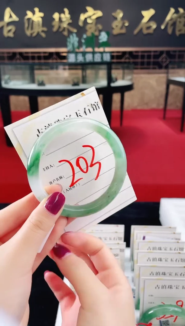 未镶嵌手镯石英质玉（非洲翠）微瑕介意勿拍