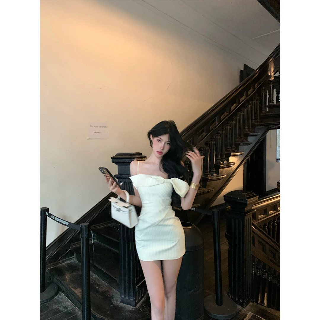 牛牛【一见钟情】春夏法式条纹气质氛围一字肩抹胸连衣裙N2502394