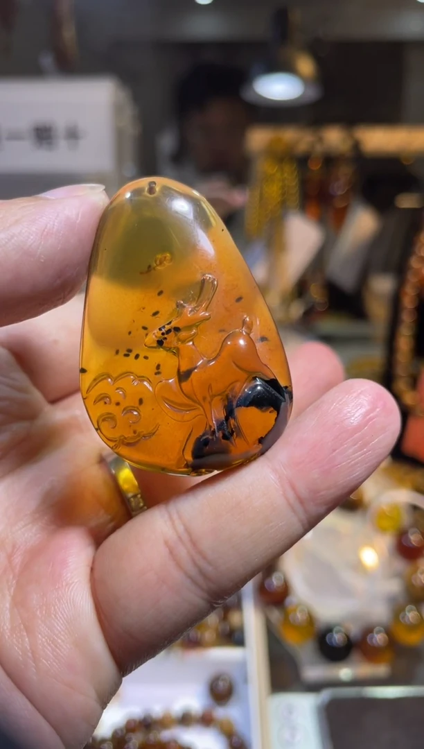 裸石琥珀未镶嵌大*猪药珀 小鹿