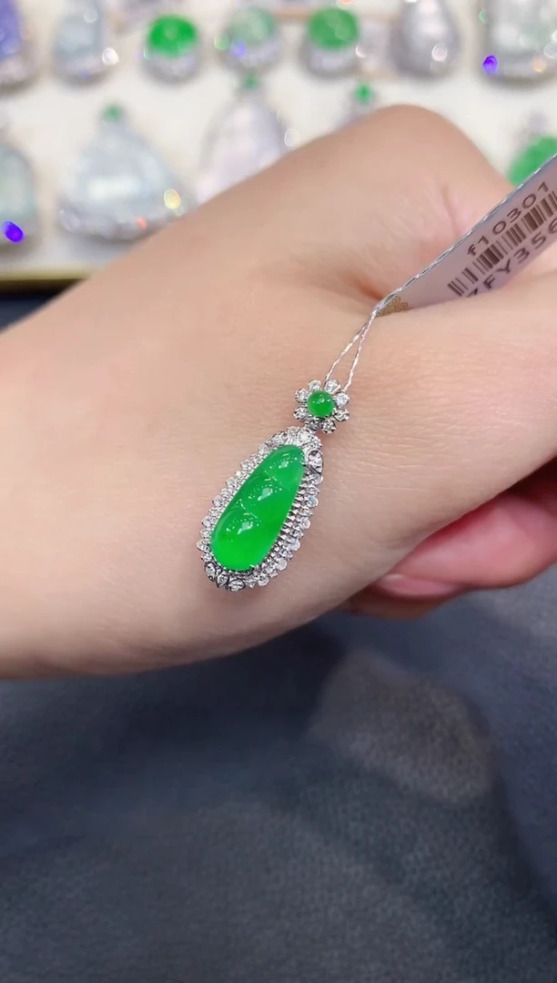 吊坠(不含链)18K金镶嵌翡翠D23