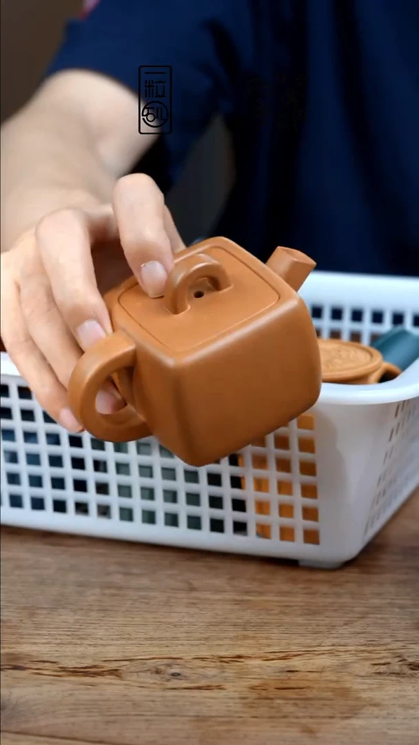 茶壶紫砂微瑕黄四方