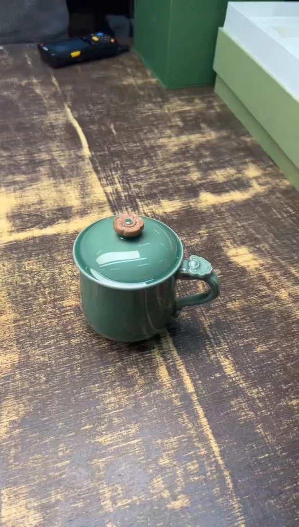 【闪购商品】/严少英 如意马克杯（带盖）