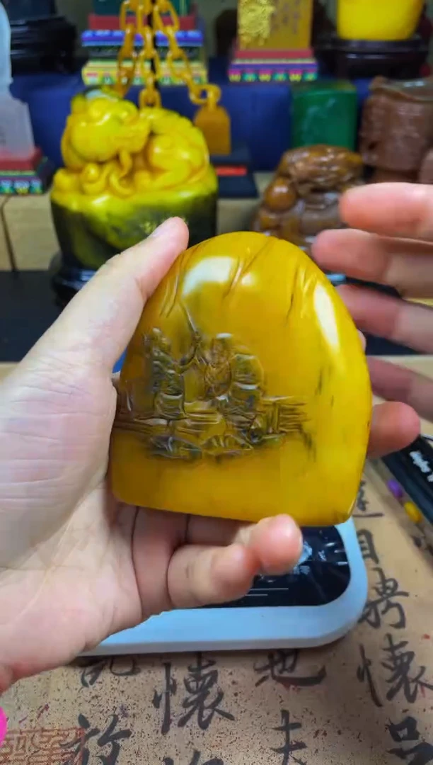 寿山石印石鸡油黄带石皮薄意雕随形