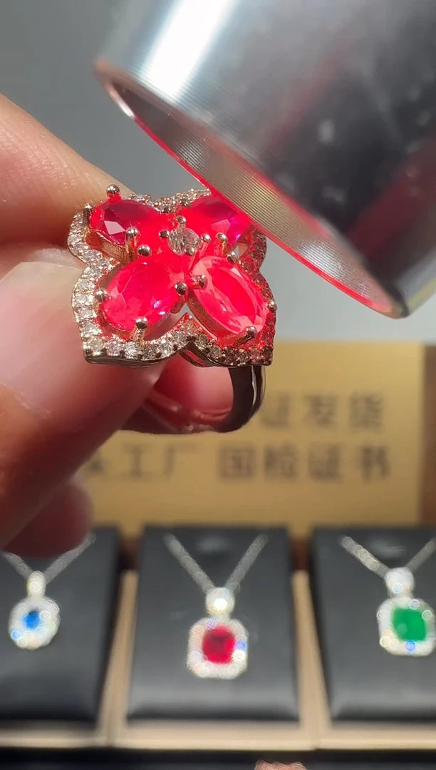 18K金镶嵌戒指红宝石111