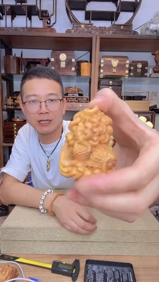 乌木类书架635崖柏吐水麒麟摆件