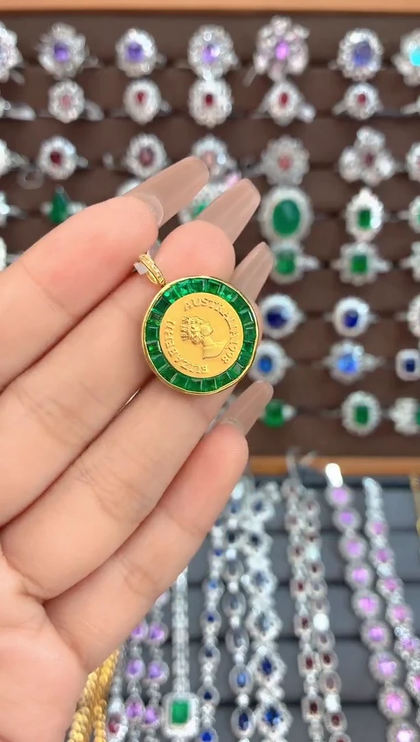 18K金镶嵌吊坠祖母绿-2.25克拉