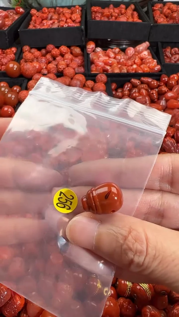 南红玛瑙未镶嵌颈饰1