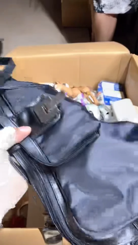 8新古**香中古商品，瑕疵品，不保好坏。329
