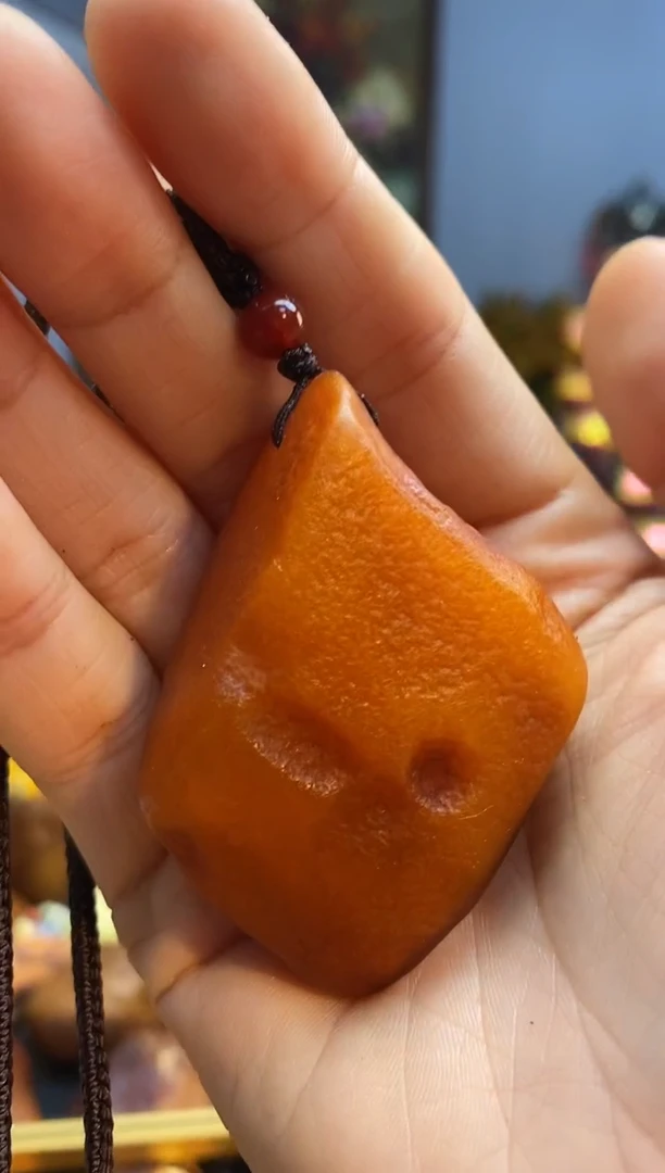未镶嵌颈饰琥珀吊坠