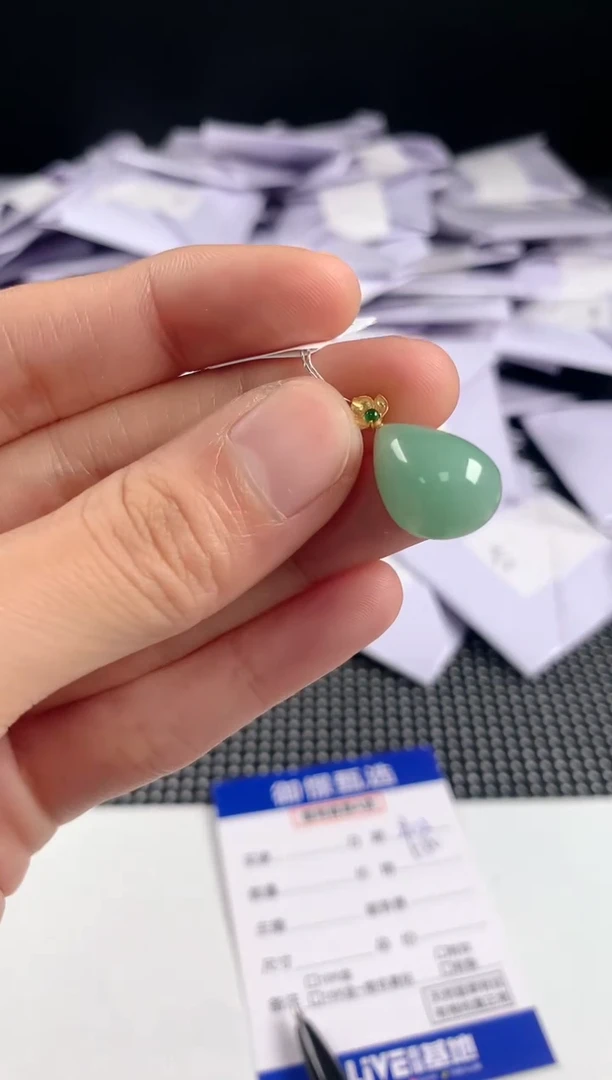 【闪购商品】翡翠颈饰18K金镶嵌84