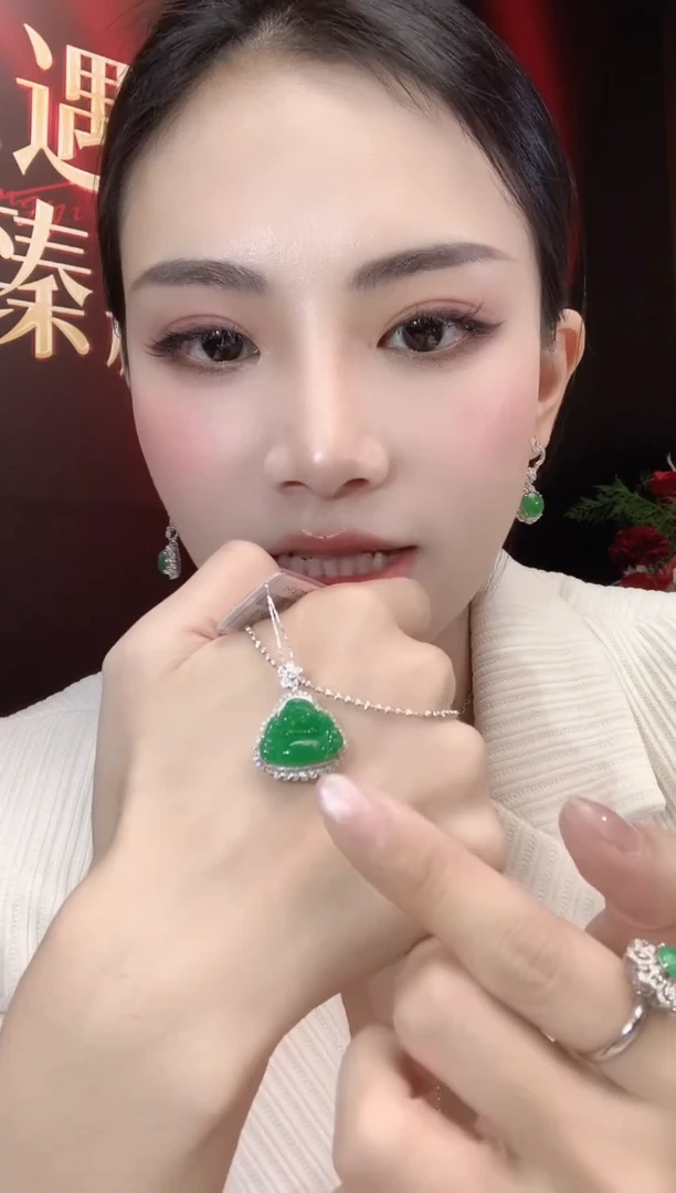 吊坠(不含链)18K金镶嵌翡翠A29 多样性发一件