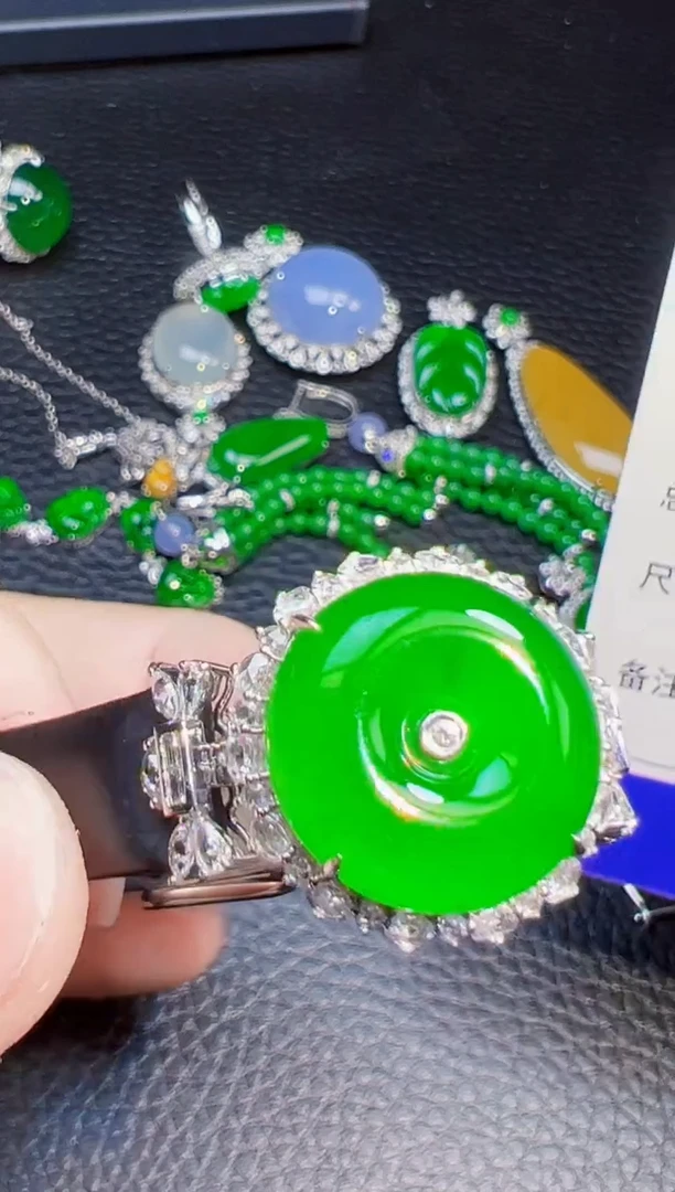 18K金镶嵌手链翡翠曲*翡翠