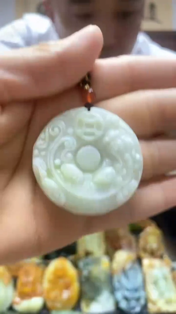 蛇纹石玉未镶嵌吊坠·