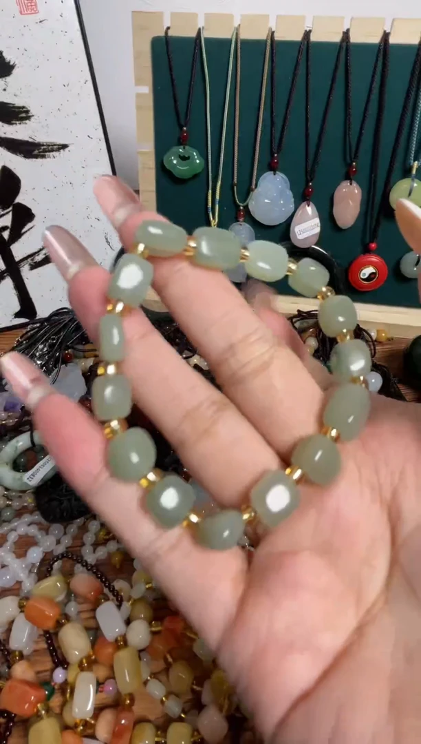 未镶嵌手链和田玉方块不规则手串