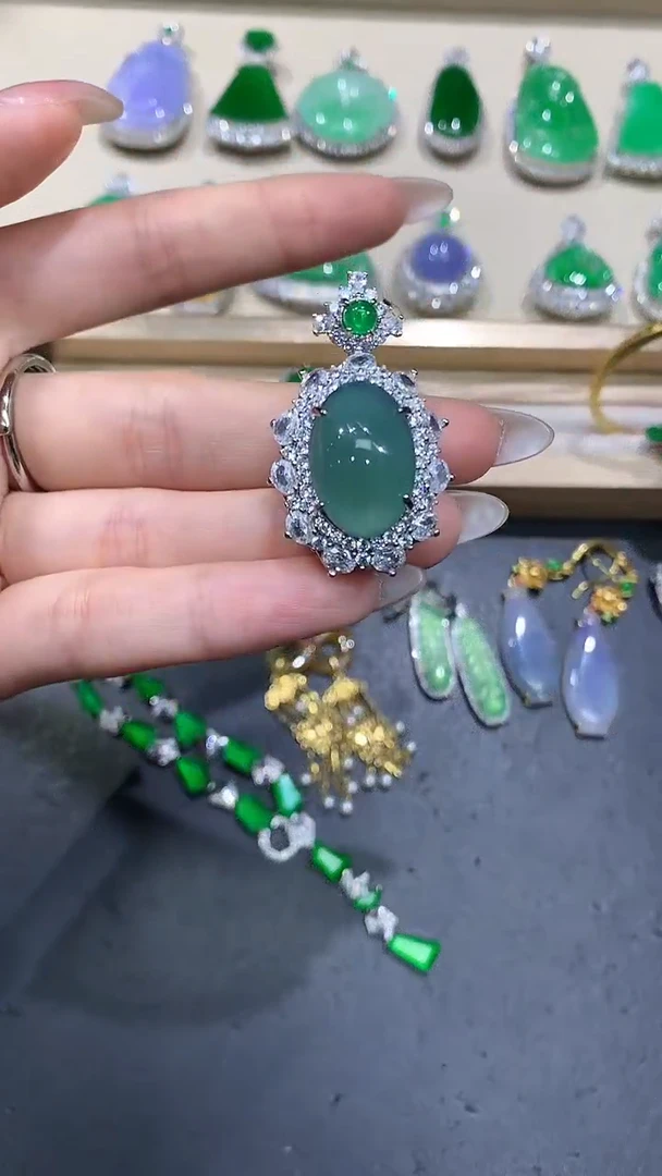 【闪购商品】翡翠吊坠(不含链)未镶嵌6多人多样性随机发货1件