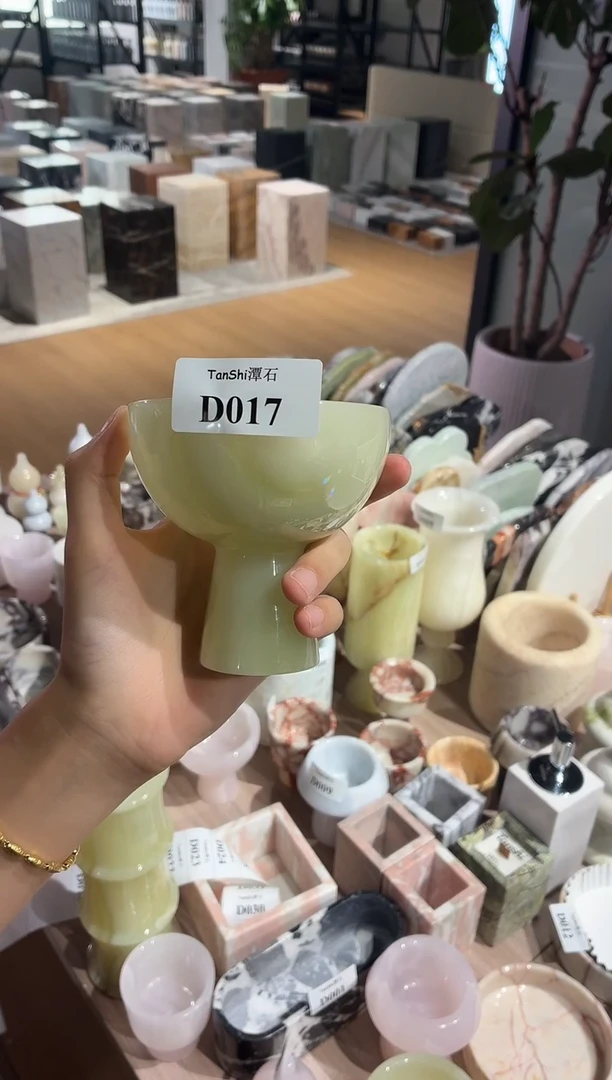 石材D017青玉手捧花