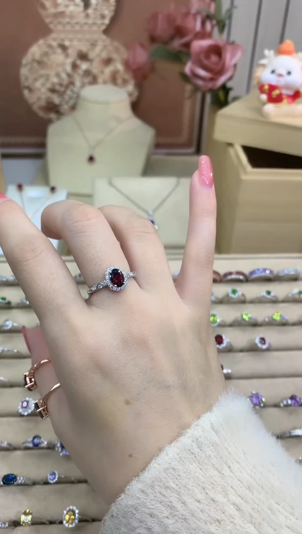 银S925镶嵌戒指石榴石梦盼石榴石戒指（银白色）