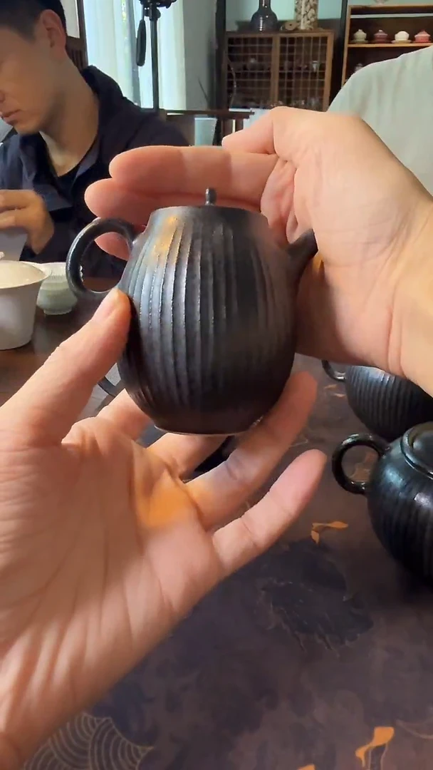 /744条纹小黑壶高款