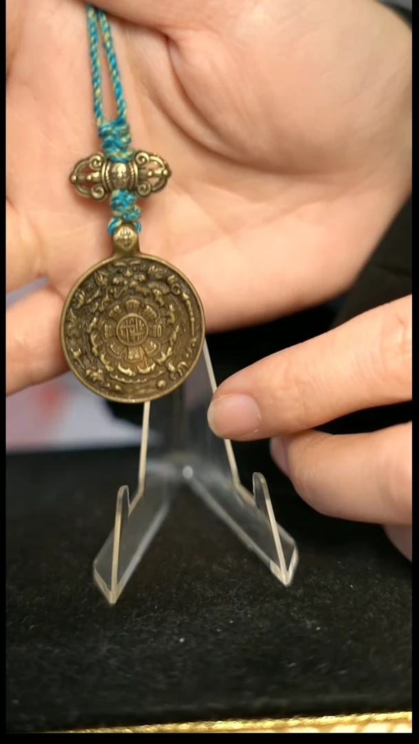 乔**顿编号1831挂件（配脖挂）