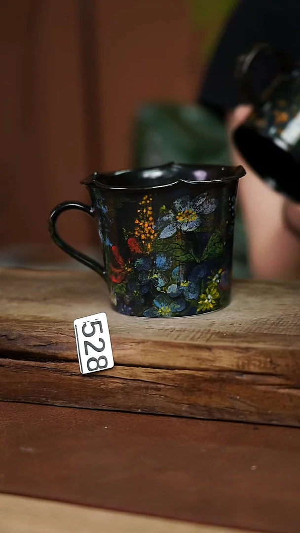 手工手绘 釉下彩 花口杯