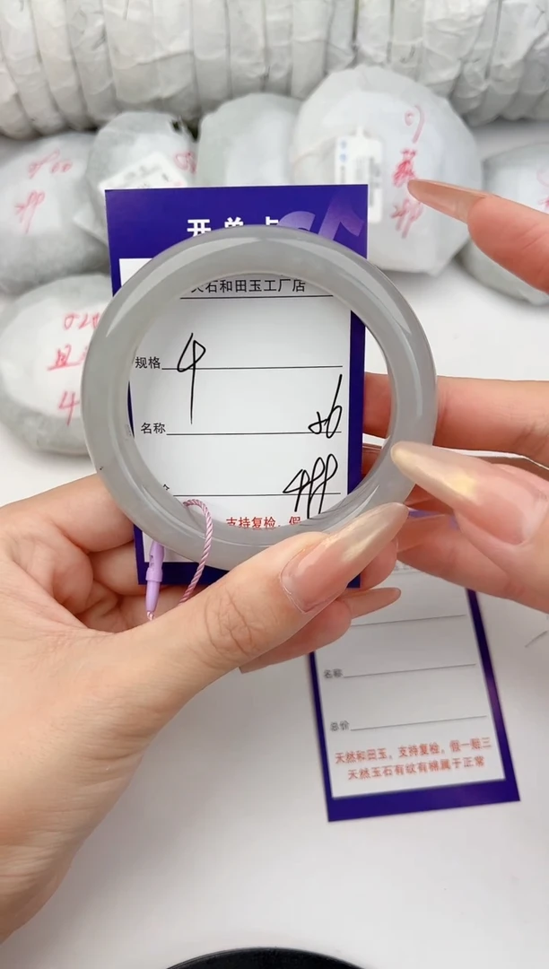 和田玉手镯未镶嵌4颜色微差无瑕疵