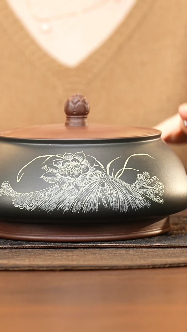 紫砂茶叶罐禅莲钮天青泥刻荷花蝴蝶茶叶罐