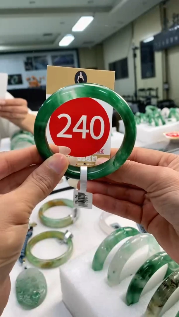 未镶嵌手镯石英质玉向**?55+240