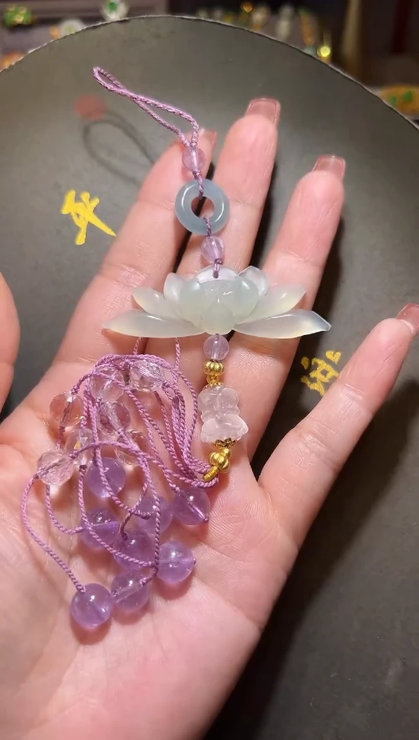 蛇纹石玉未镶嵌颈饰压襟