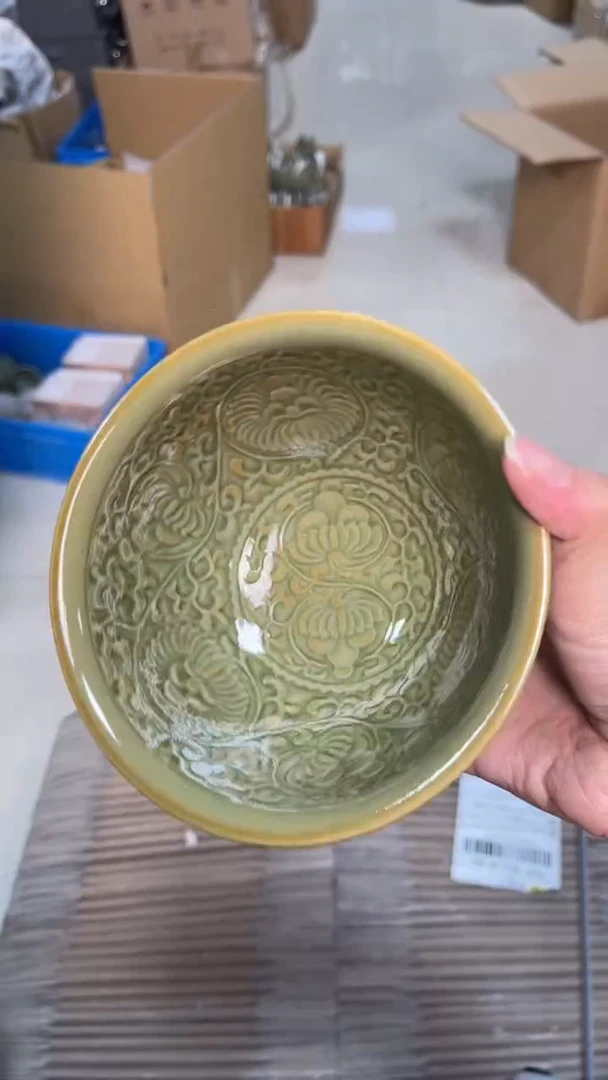 陶瓷橄榄绿菊纹碗（一个）