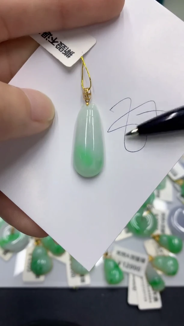 【闪购商品】翡翠颈饰18K金镶嵌翡翠