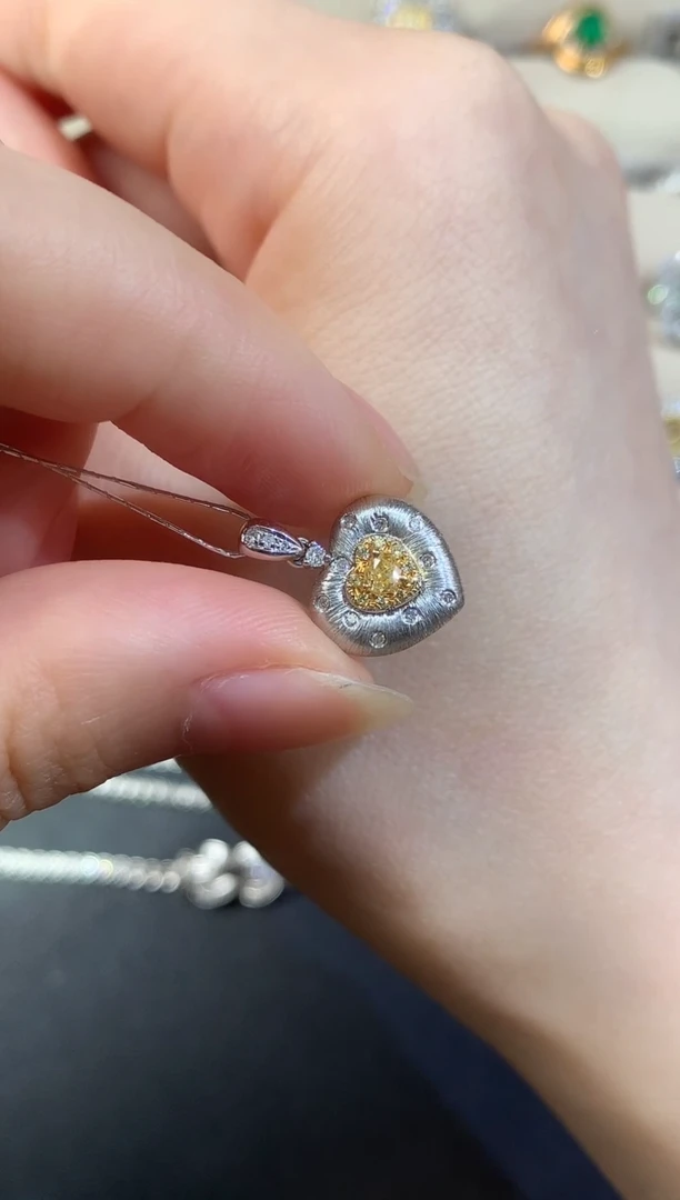 18K金镶嵌吊坠(不含链)钻石D90|1580