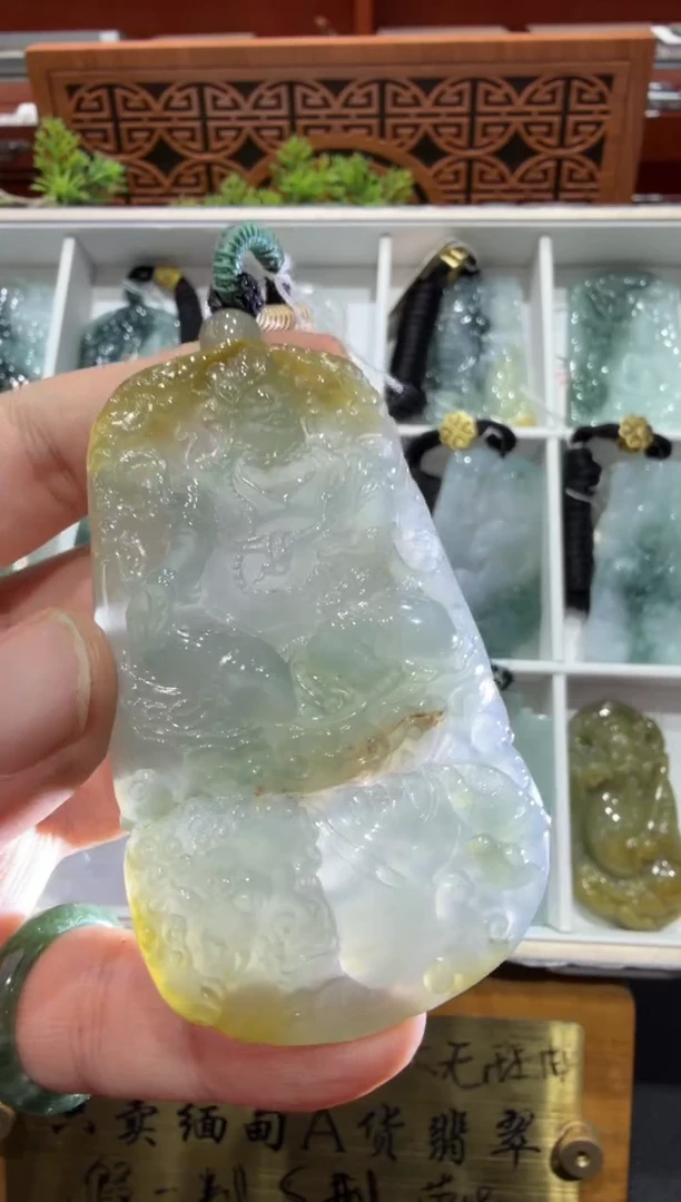 未镶嵌挂件翡翠小**跑A货翡翠多样性孤品