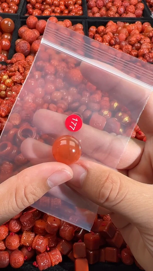 南红玛瑙未镶嵌颈饰1