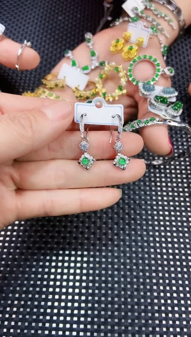 【闪购商品】翡翠耳饰未镶嵌11111111