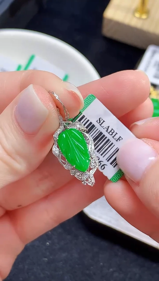 吊坠(不含链)18K金镶嵌翡翠CM多样性发其一