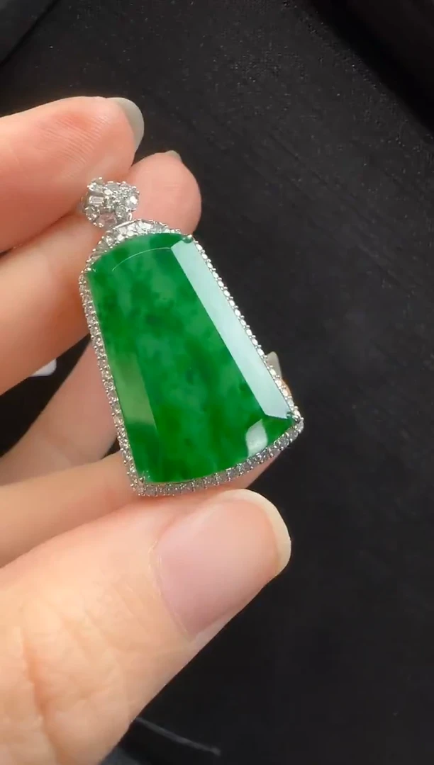 颈饰18K金镶嵌翡翠605无事牌一个