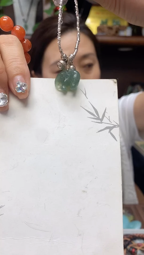 未镶嵌岫玉吊坠南****衣·