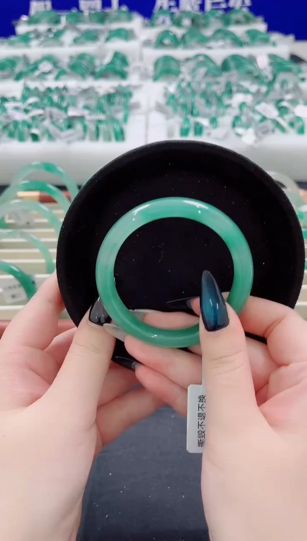 未镶嵌手镯石英质玉（非洲翠）圈口55