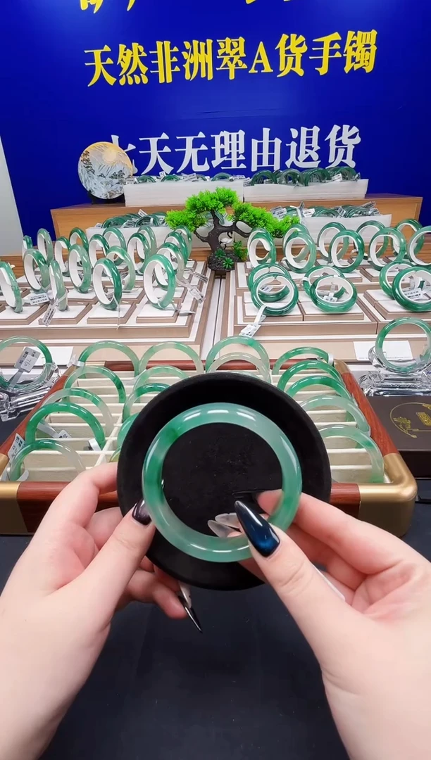 未镶嵌手镯石英质玉（非洲翠）圈口61