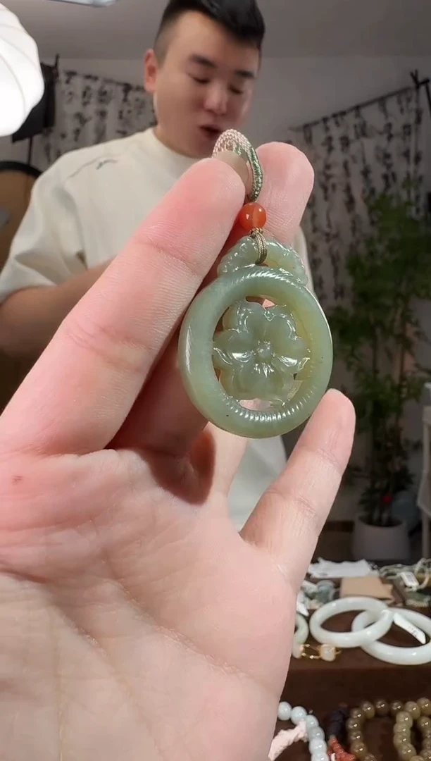 颈饰未镶嵌和田玉花牌