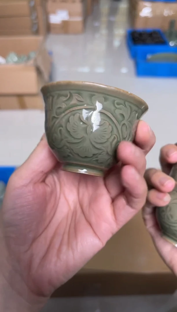 陶瓷手工秘色牡丹纹  铃铛杯
