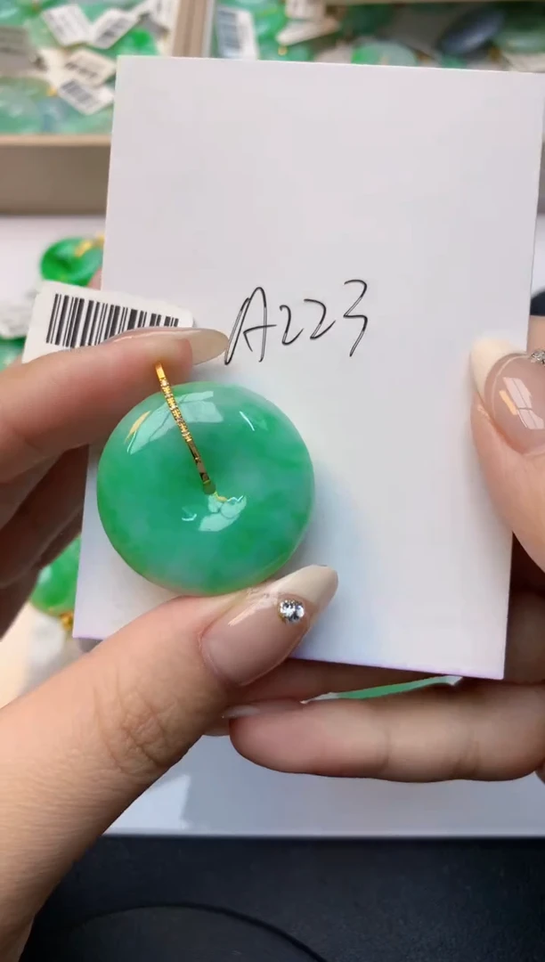 颈饰18K金镶嵌翡翠天然A货翡翠百元以上9元证书费自理