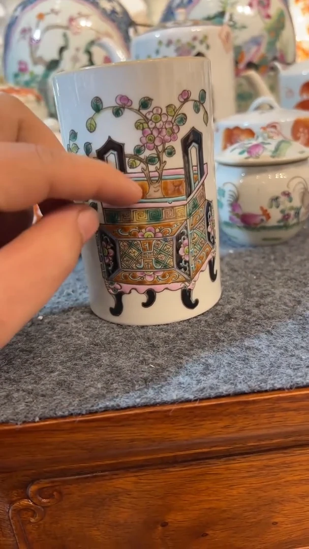 摆件瓷摆件瓷摆件钟鼎笔筒