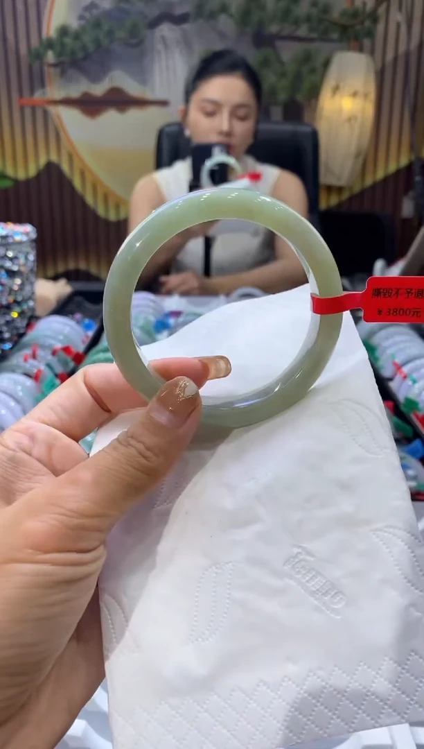 翡翠手镯未镶嵌多人09134