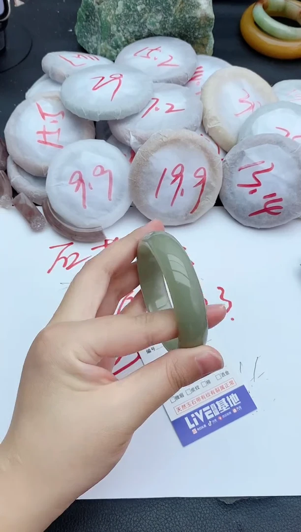 未镶嵌手镯石英质玉79+55.7