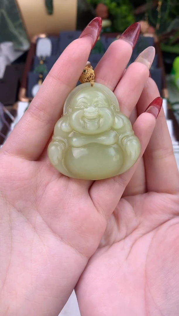 颈饰未镶嵌和田玉吊坠